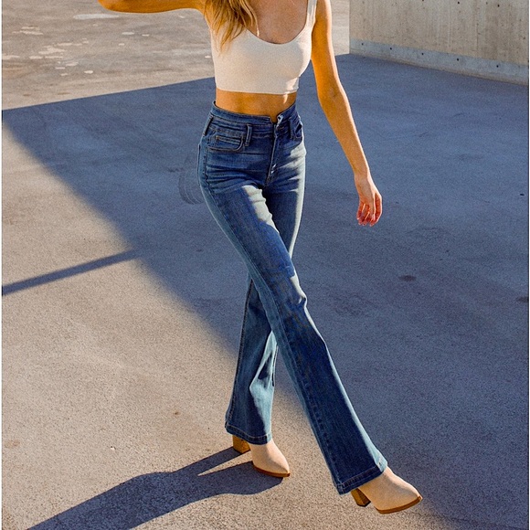 ☃️BOGO50%☃️ 🆕💙JELLY JEANS: Medium Wash High Rise Soft Flare Leg SIZE 7 - Picture 3 of 8